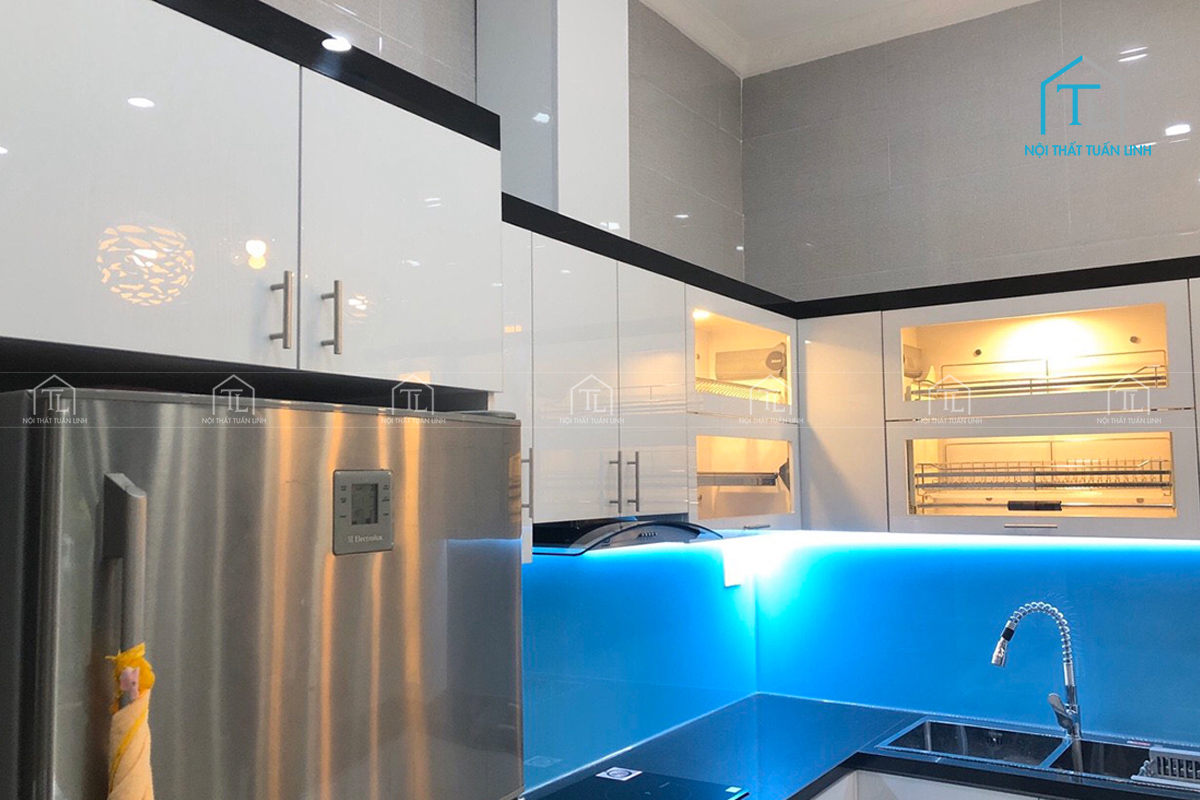 Thiết kế thi công nhà bếp đẹp phụ kiện thông minh