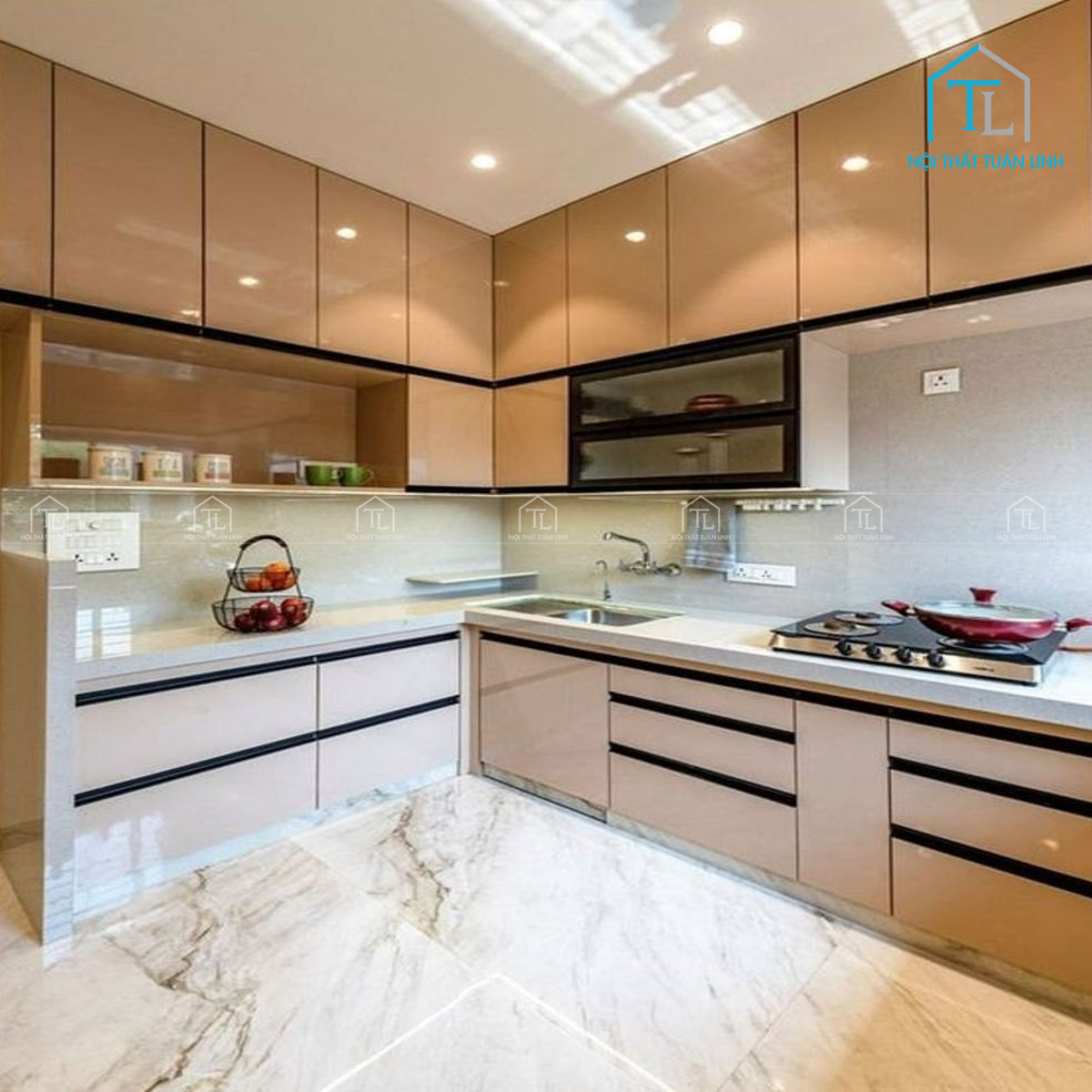 Tủ bếp Acrylic màu nâu cam nổi bật với thiết kế ấm áp và tinh tế