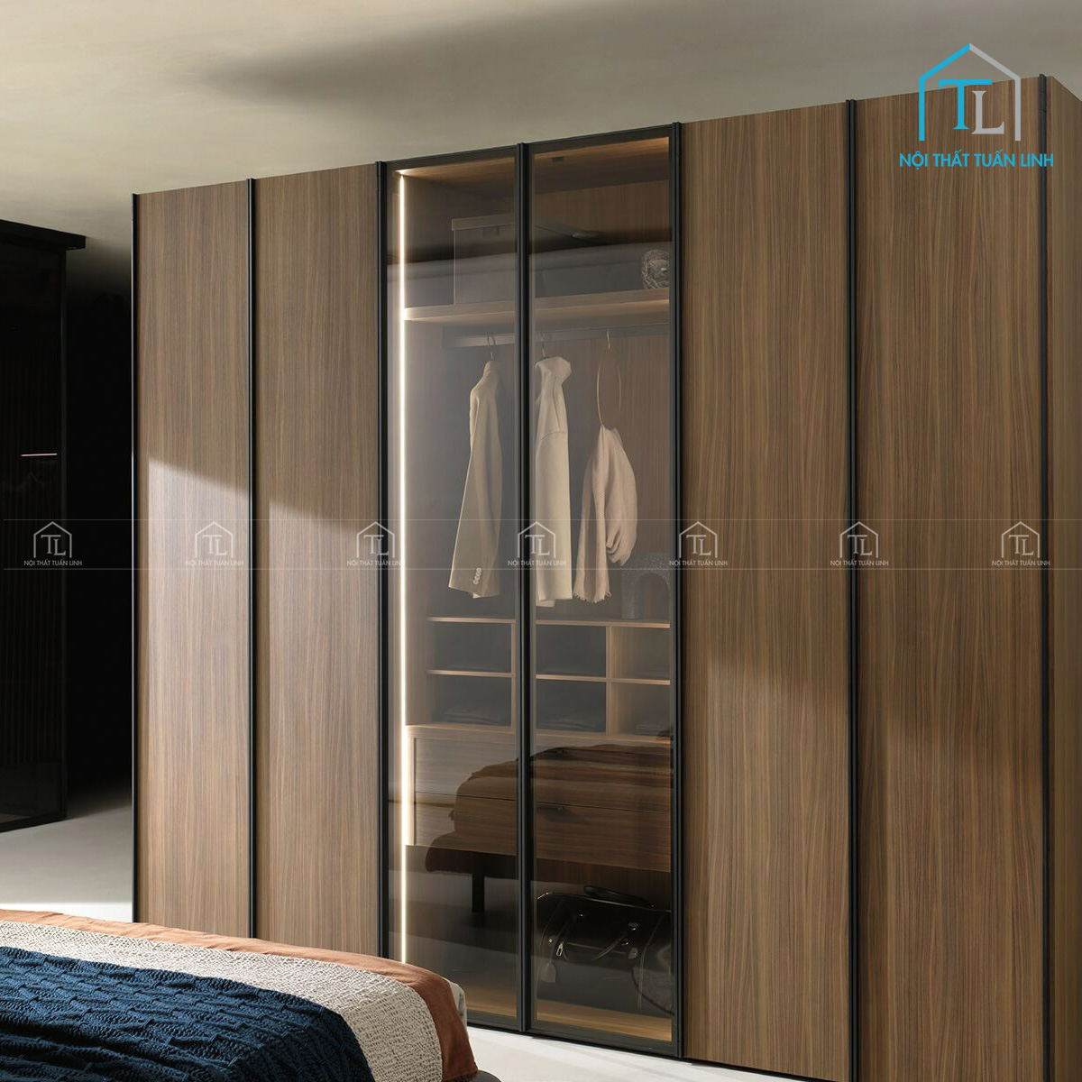 Tủ quần áo cánh kính màu nâu khói gỗ MDF vân gỗ óc chó sang trọng