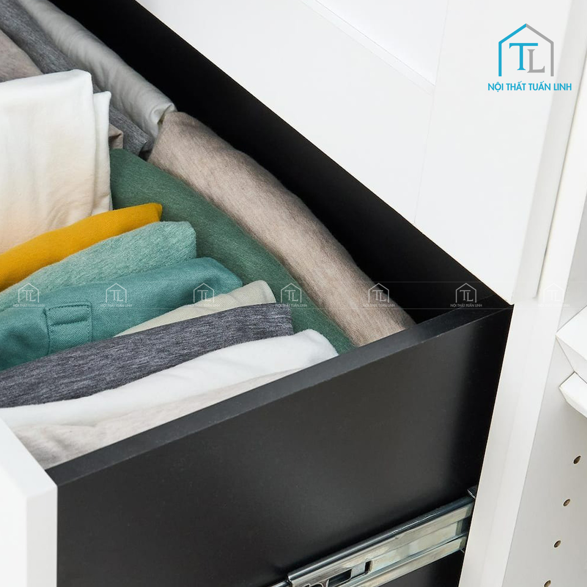Tủ quần áo gỗ công nghiệp cánh kính mờ tích hợp đèn LED