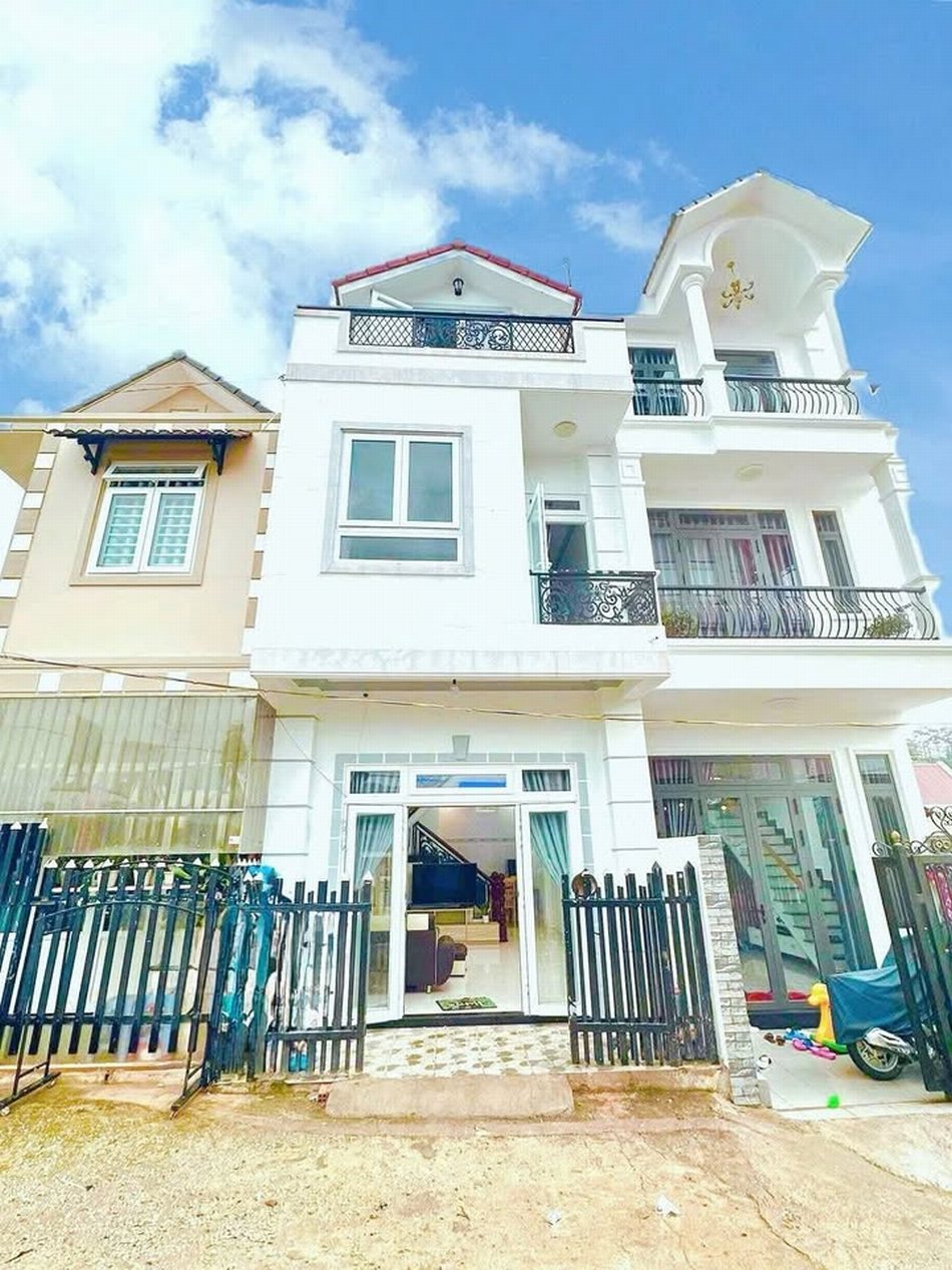 Nhà phố đẹp quy mô 3 tầng 1 bếp 3 phòng ngủ 1 phòng khách